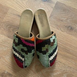 Artemis design Company women’s slides